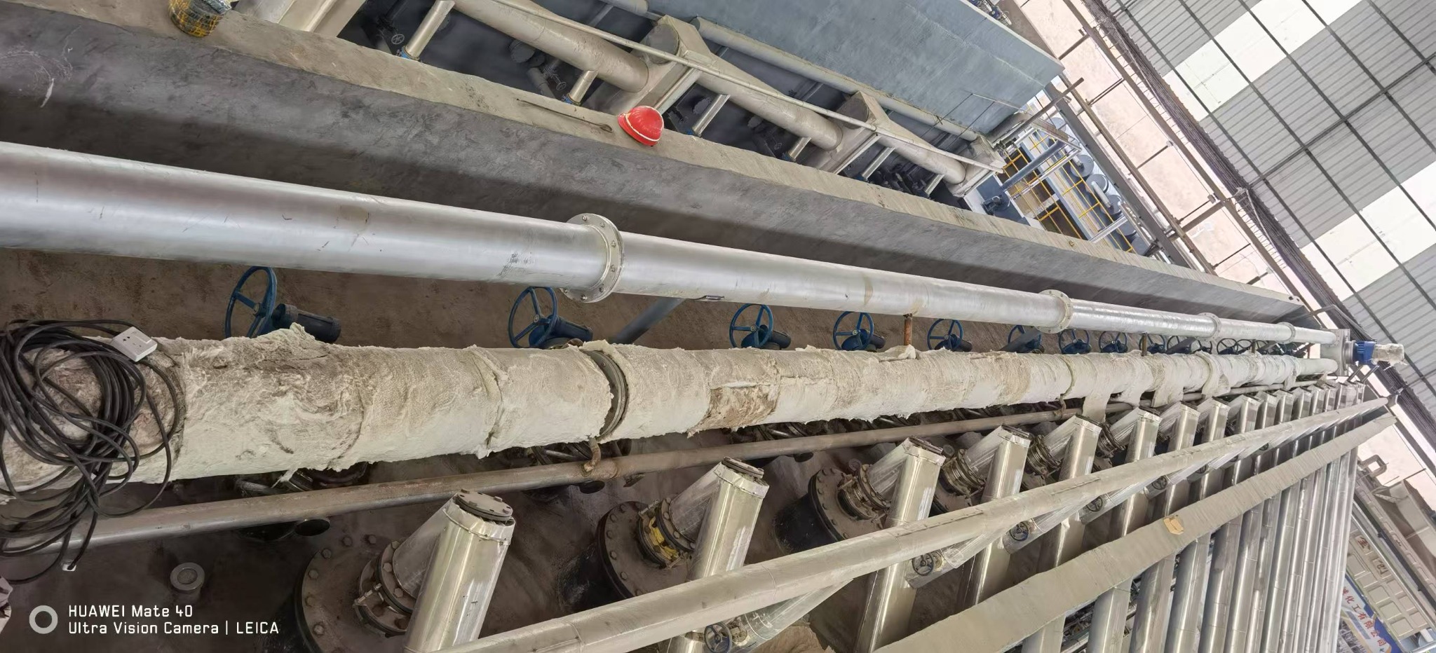Cooling water enclosed conveying loop system